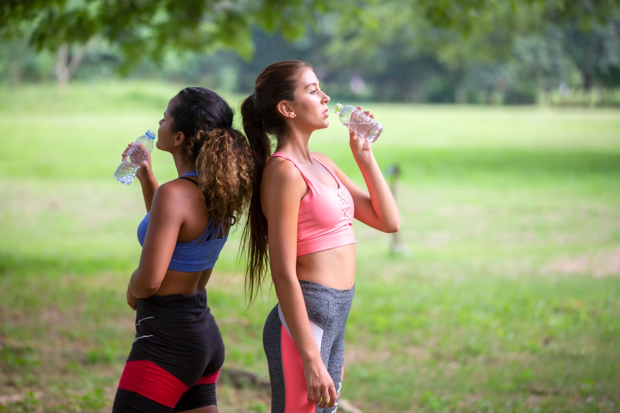 HealthyBeautifulSportswomanWearingTracksuitDrinkingWaterAfterJoggingIn